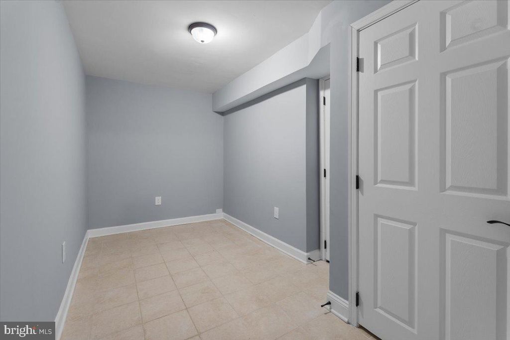 Image 39 of property listing at 10415 LABRADOR LOOP, Manassas, VA 20112