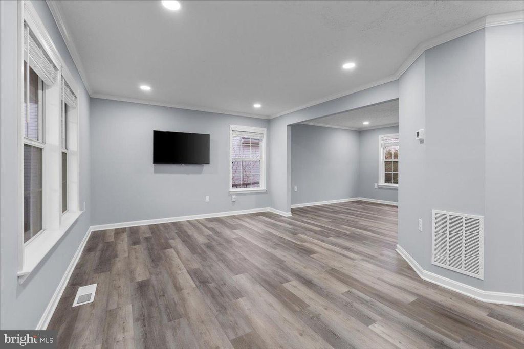 Image 6 of property listing at 10415 LABRADOR LOOP, Manassas, VA 20112