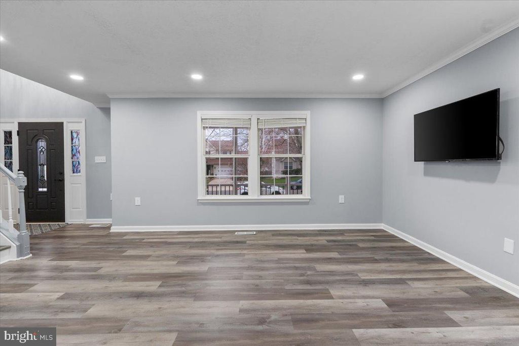 Image 7 of property listing at 10415 LABRADOR LOOP, Manassas, VA 20112