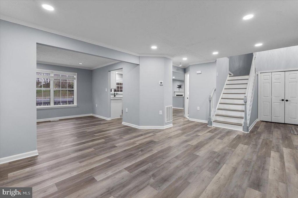 Image 8 of property listing at 10415 LABRADOR LOOP, Manassas, VA 20112