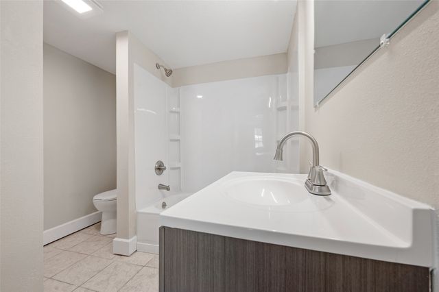 2776 NE Norwood Lane, Des Moines, IA 50317