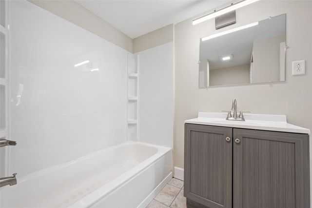 2776 NE Norwood Lane, Des Moines, IA 50317