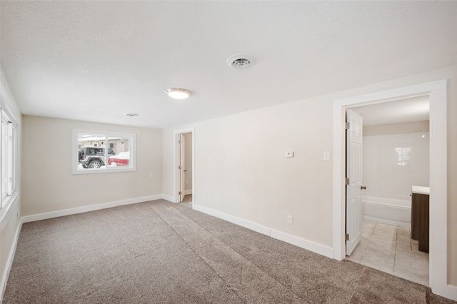 2776 NE Norwood Lane, Des Moines, IA 50317