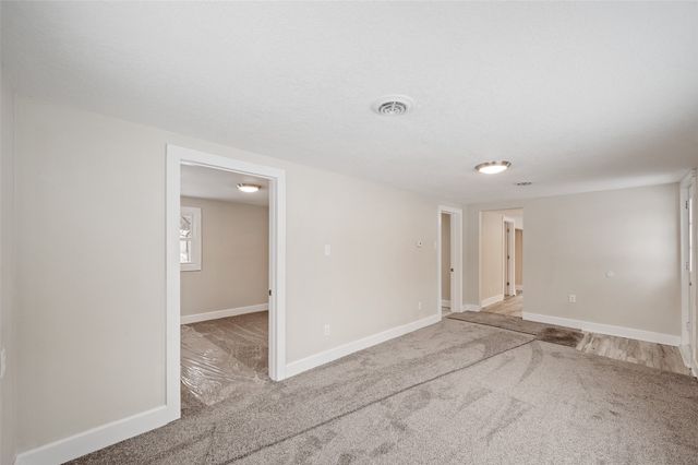 2776 NE Norwood Lane, Des Moines, IA 50317