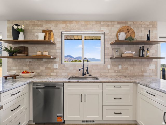 5423 W PEBBLE LN, Highland, UT 84003