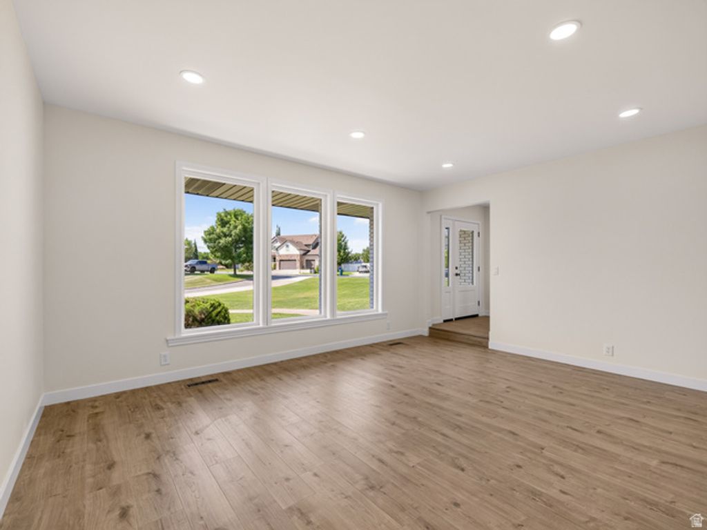 5423 W PEBBLE LN, Highland, UT 84003 — photo 4