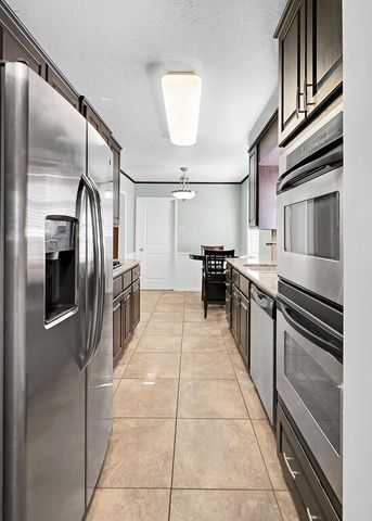 911 Fairway Road, Woodway, TX 76712