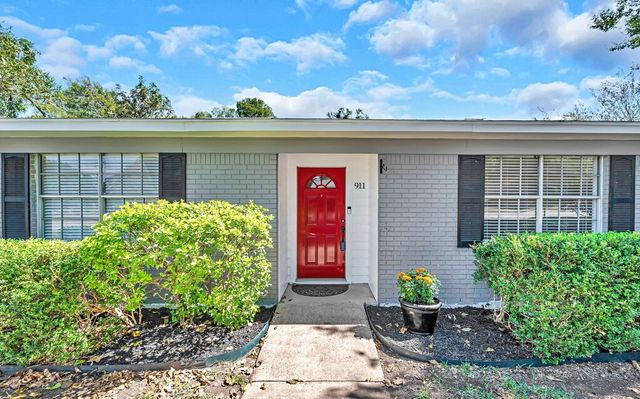 911 Fairway Road, Woodway, TX 76712