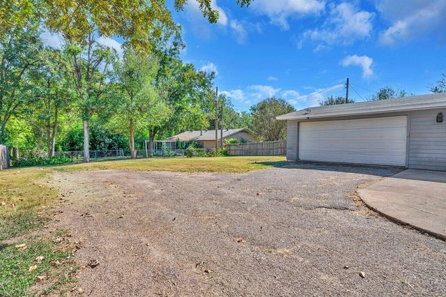 911 Fairway Road, Woodway, TX 76712