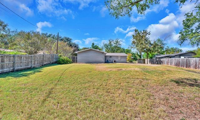 911 Fairway Road, Woodway, TX 76712