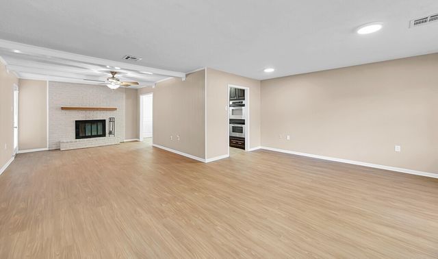 911 Fairway Road, Woodway, TX 76712