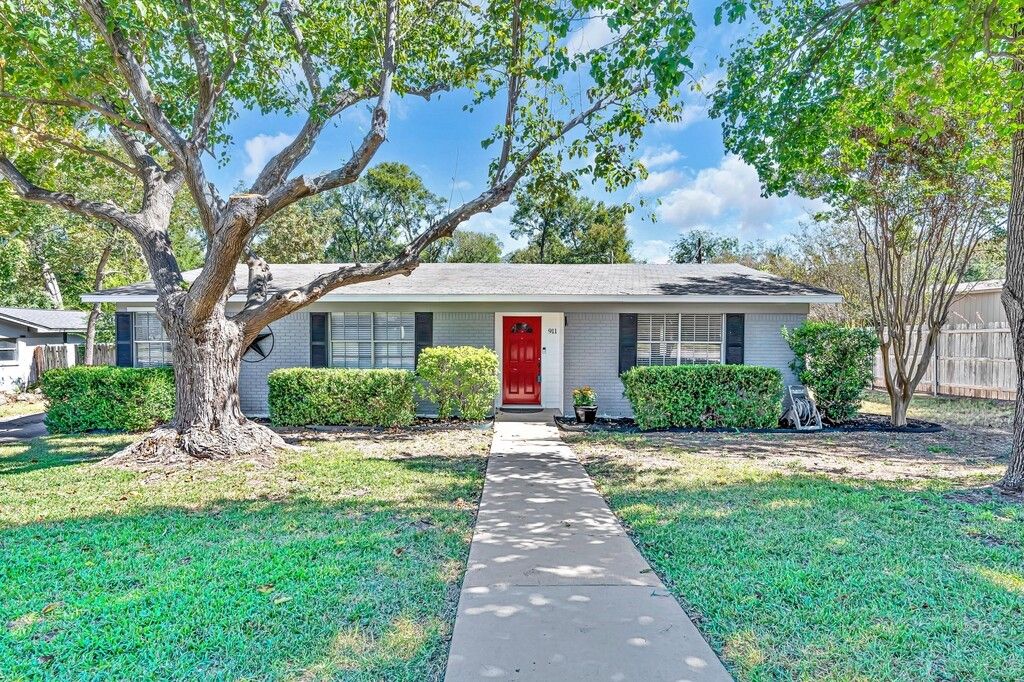 911 Fairway Road, Woodway, TX 76712