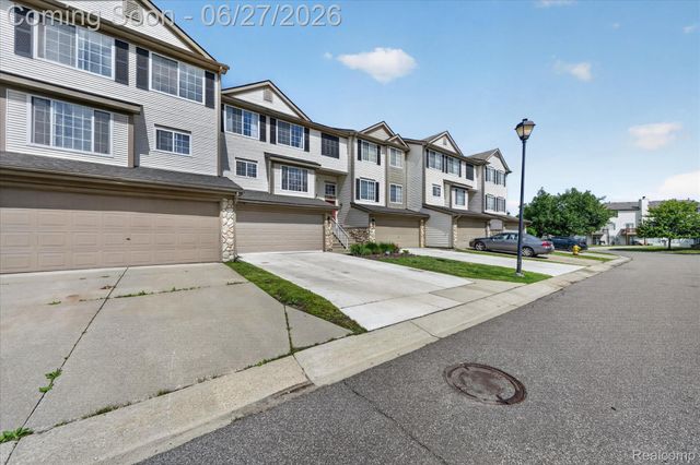 217 Oak Ridge Drive, Pontiac, MI 48341