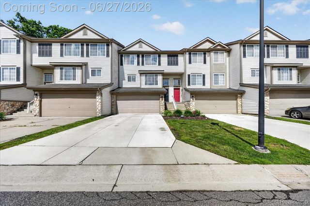 217 Oak Ridge Drive, Pontiac, MI 48341