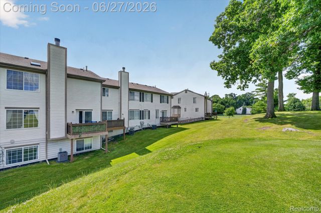 217 Oak Ridge Drive, Pontiac, MI 48341