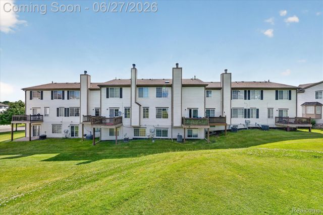 217 Oak Ridge Drive, Pontiac, MI 48341
