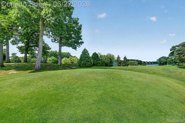 217 Oak Ridge Drive, Pontiac, MI 48341