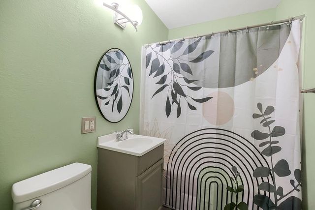 319 E 82nd Street, Kansas City, MO 64114