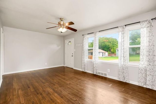 319 E 82nd Street, Kansas City, MO 64114