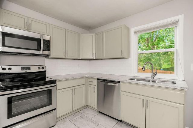 319 E 82nd Street, Kansas City, MO 64114