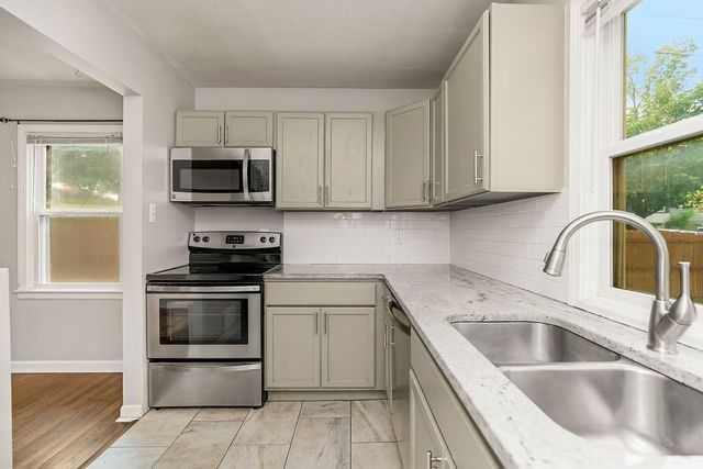 319 E 82nd Street, Kansas City, MO 64114