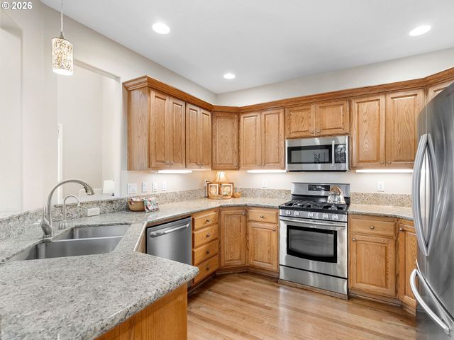 1078 Ne PARKS EDGE Cir, Hillsboro, OR 97124