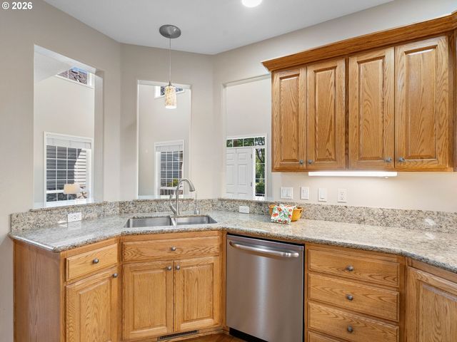1078 Ne PARKS EDGE Cir, Hillsboro, OR 97124