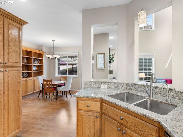1078 Ne PARKS EDGE Cir, Hillsboro, OR 97124