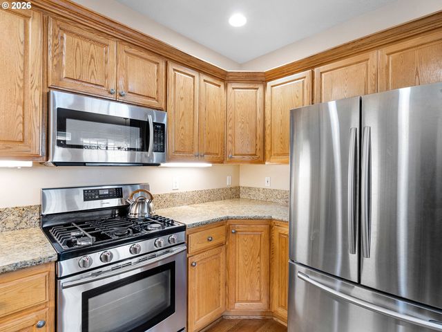 1078 Ne PARKS EDGE Cir, Hillsboro, OR 97124