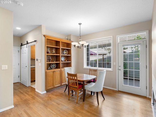 1078 Ne PARKS EDGE Cir, Hillsboro, OR 97124