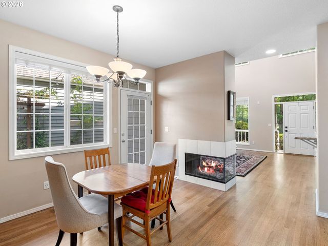 1078 Ne PARKS EDGE Cir, Hillsboro, OR 97124