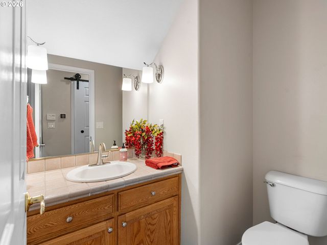 1078 Ne PARKS EDGE Cir, Hillsboro, OR 97124