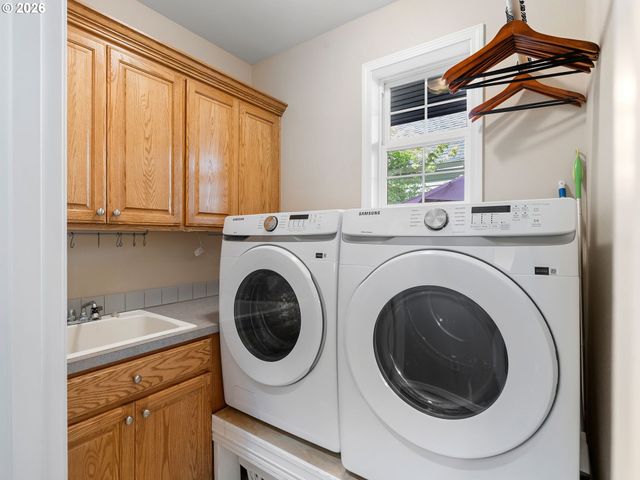 1078 Ne PARKS EDGE Cir, Hillsboro, OR 97124