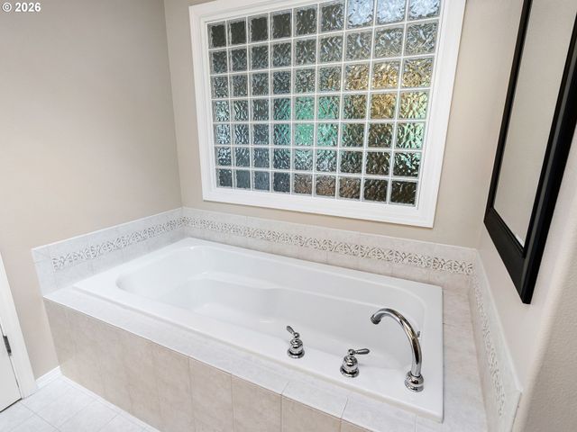 1078 Ne PARKS EDGE Cir, Hillsboro, OR 97124