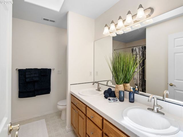 1078 Ne PARKS EDGE Cir, Hillsboro, OR 97124
