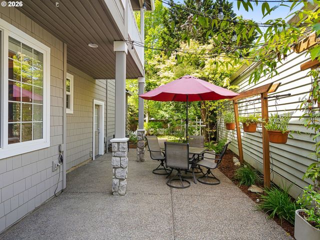 1078 Ne PARKS EDGE Cir, Hillsboro, OR 97124