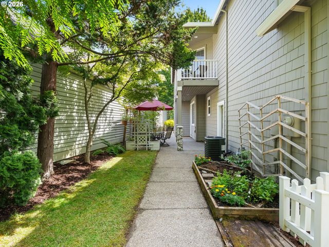1078 Ne PARKS EDGE Cir, Hillsboro, OR 97124