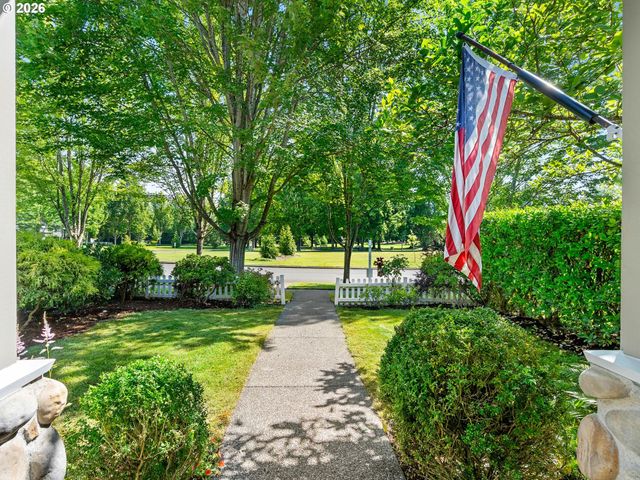 1078 Ne PARKS EDGE Cir, Hillsboro, OR 97124
