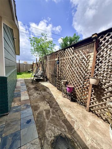 11331 Oakcenter Drive, Houston, TX 77072