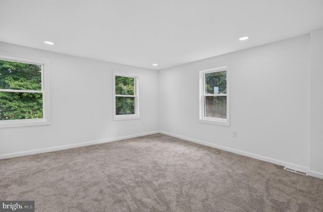 10 W FACTORY RD, Berlin, NJ 08009