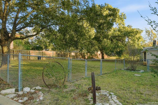 510 FM 471 North, Castroville, TX 78009