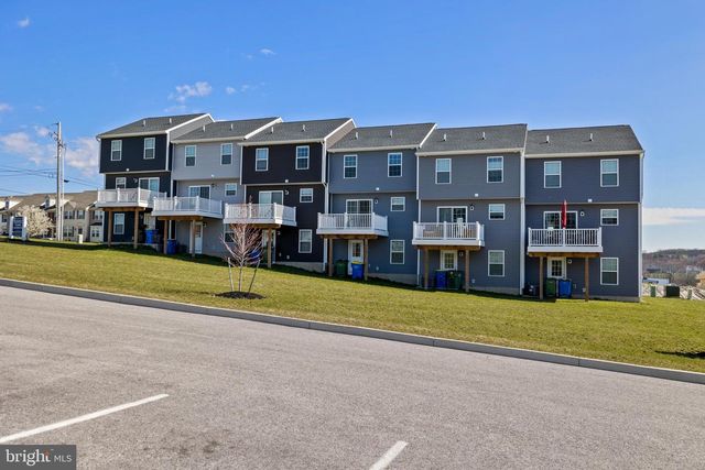 887 SETTING SUN LN, Chambersburg, PA 17201