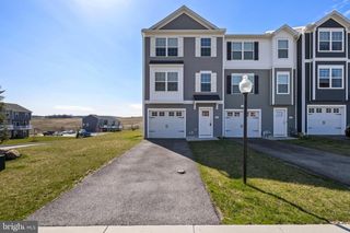 887 SETTING SUN LN, Chambersburg, PA 17201
