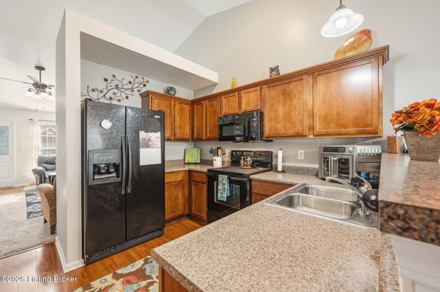 8904 Stony Falls Way, Jeffersontown, KY 40299