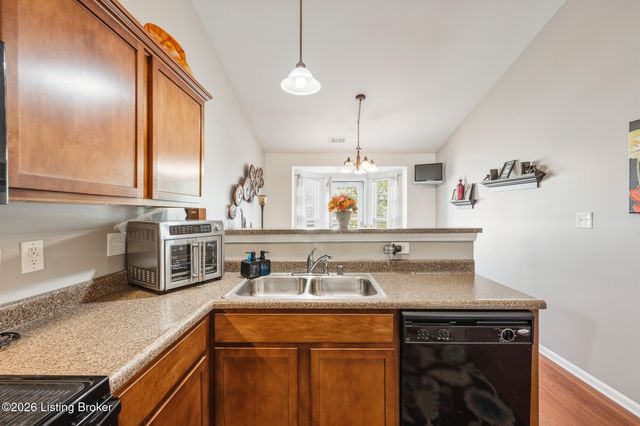 8904 Stony Falls Way, Jeffersontown, KY 40299