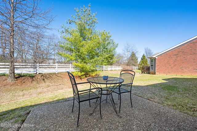 8904 Stony Falls Way, Jeffersontown, KY 40299