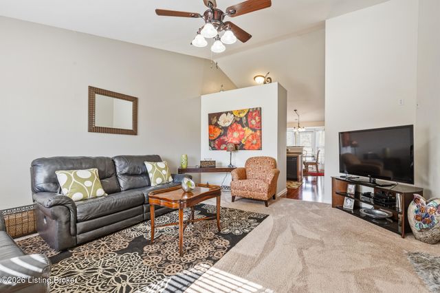 8904 Stony Falls Way, Jeffersontown, KY 40299