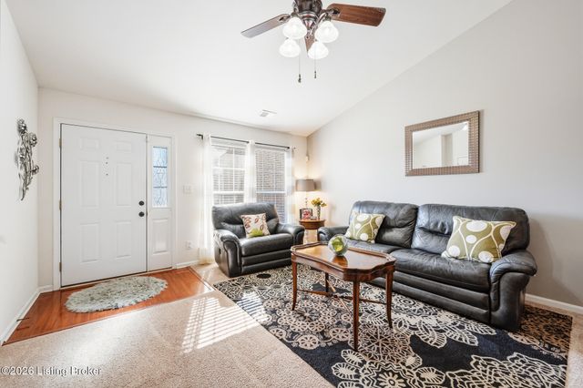 8904 Stony Falls Way, Jeffersontown, KY 40299