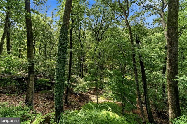 564 PUGH RD, Wayne, PA 19087