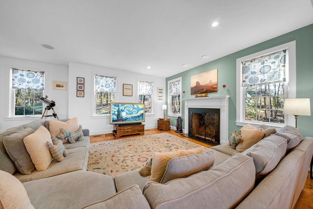 18 Stonebridge Rd, Groveland, MA 01834